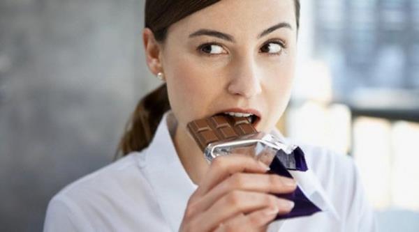 Baharatlar ve baz soslar salal yemekler itah aar.