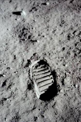 1969 Buzz AldrinNeil Armstrong'un ay yzeyi zerindeki bu tarihi fotoraf Buzz Aldrin tarafndan 20 Temmuz 1969'da ekildi.