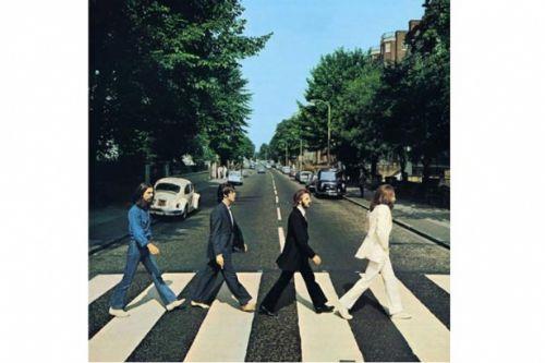 The Beatles topluluunun Abbey Road adl albmnn kapan ssleyen bu fotorafta John, Ringo, Paul ve George bir caddeyi geerken grnyor. Caddenin gerek ad Abbey Road.