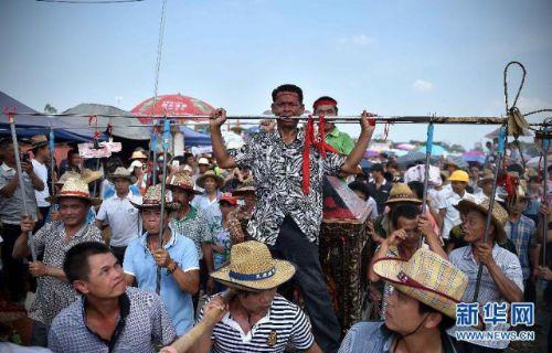 Bu festival 1300 yldan beri kutlanmaktadr. Festival her yl Mays aynn ilk haftasnda in tarihinde nemli bir yere sahip olan ve ulusal kahraman olarak kabul edilen Lady Xian' anmak iin yaplyor.