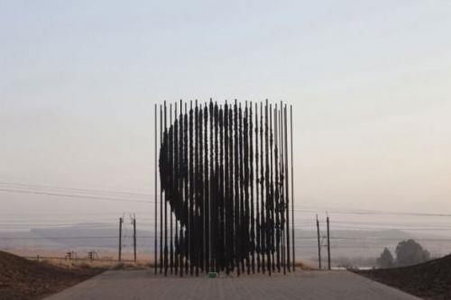 Nelson Mandela Heykeli - Gney Afrika