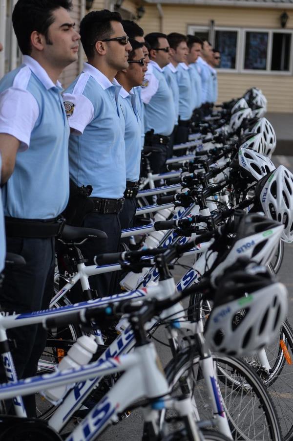 "Martlar", motorize tatlarn giremedii alanlarda ilenmi ve ilenmekte olan sularla ilgili grev yapacak. Ekipler, su mahallinde, soruturmay yrtecek birimlere derhal bilgi verecek, grevli personel gelinceye kadar olay yerinde su iz, eser, emare ve delillerini muhafazas ve phelilerin veya sanklarn korunmas iin her trl tedbiri alacak. Ekipler, sanklar yakalayacak, gzaltna alacak ve soruturmay yrtecek birimlere teslim edecek.