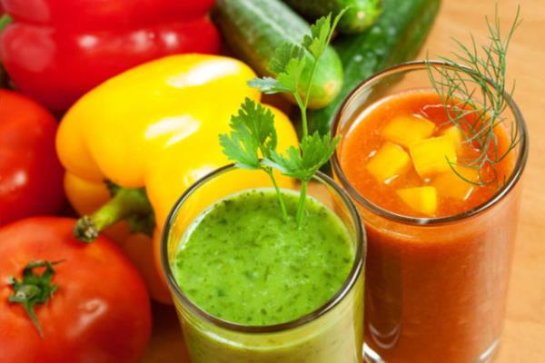 Sebze presi ile dinamik bir hayata adm atn<br>  4 - 5 yaprak marul, 4 - 5 dal maydanoz, 1 salatalk, 1 kivi, Yarm limonun suyu, 400 ml su