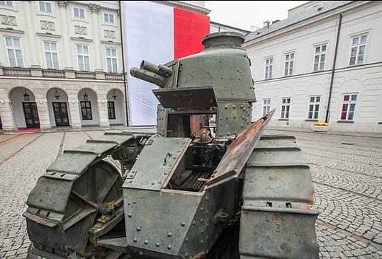 Polonya - Sovyet savaşında kullanılan Renault FT-17 tankı
