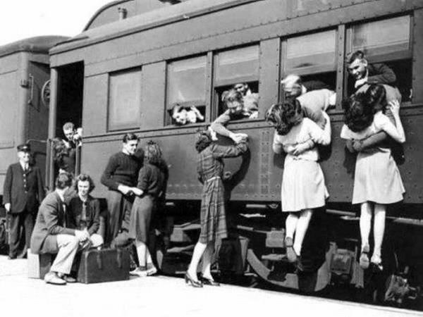 7. Fransa<br>  1910 ylnda karlan bir kanunla, garlarda pmek yasaklanm. Yasan nedeni ise, trenlerin gecikmesine sebebiyet veren uzun veda pckleriymi..