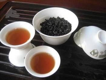 in&#8217;de retilen en pahal &#8220;Oolong&#8221; yani yeil ile siyah renge sahip geleneksel in ay olan Tieguanyin&#8217;in bir fincan 15 dolar civarnda.
