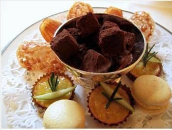 Beluga havyar ise 100 yl akn bir sredir var olan ve 120 yldr hemen hemen hi deiime uramam bir balktan elde edilmektedir. ABD&#8217;de bu havyarn kilosu 5 bin dolar civarndadr.