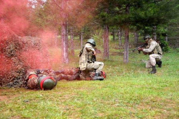 Burdur, Antalya, Konya ve Isparta'y iine alan 20 bin kilometrekarelik alanda 600 kilometrelik parkuru 21 gnde tamamlayan komandolar, daha sonra katlacaklar "Su st komando harekat" ve "Hava indirme harekat" safhalarn baaryla tamamlamalar halinde komando ihtisas brvesi almaya hak kazanacak.