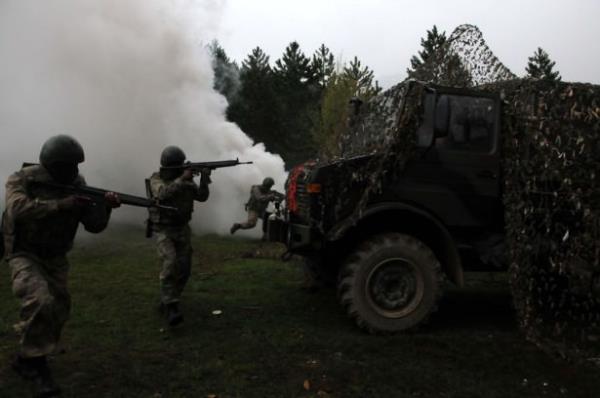 Dman mhimmatnn da olduu lojistik ssn yok ederek grevini baaryla tamamlayan komandolar, gelen helikopterlere bindi ve dost blgelere geerek harekat tamamlad.