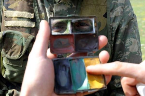 Komandoluun gerektirdii psikolojik ve fiziki yeterlilii salayamayan adaylar, komando olma hayaline veda ederken kursa katlmaya hak kazanan kursiyerler ise daha etin eitimlerden gemeye balad.