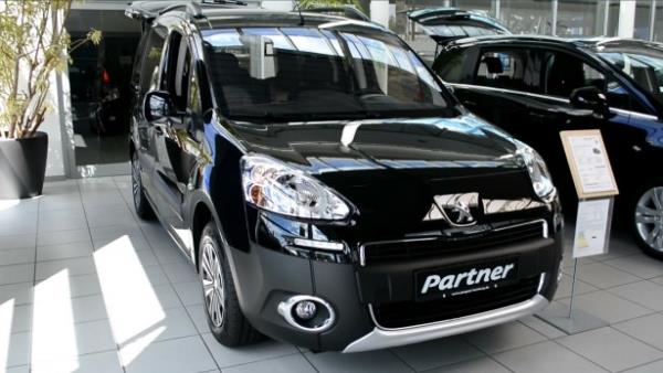 <p>PEUGEOT PARTNER TEPEE</p>          <p>Ticari aralar Partner Tepee'ye, 20 bin lira 20 ay sfr faiz, Bipper Tepee'ye ise 15 bin lira 15 ay sfr faiz kredi seeneiyle sahip olunabiliyor.</p>