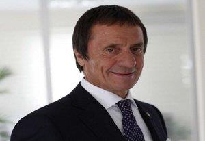 Ahmet Zorlu     <br>    Zorlu Holding Ynetim Kurulu Bakan. lkokuldan sonra ticarete atld.