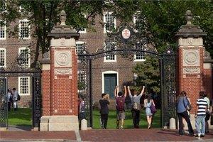 18 - Brown niversitesi     <br>    Okuldan 8 milyarder mezun oldu.