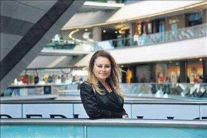 Demet Sabanc     <br>    etindoan Richmond College B.A. letme Blm'n bitirdi.