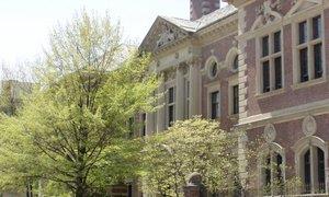 9-Pennsylvania niversitesi   <br>       nemli mezunlar: Heisman Trophy ada John Heisman, milyarder yaync Walter Annenberg, milyarder John Huntsman, H & R Block kurucusu Richard Bloch...