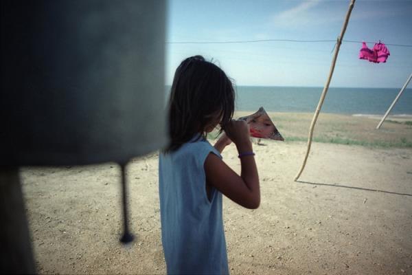 Dou Kazakistan'da Bir ocuk ve Krk Aynas