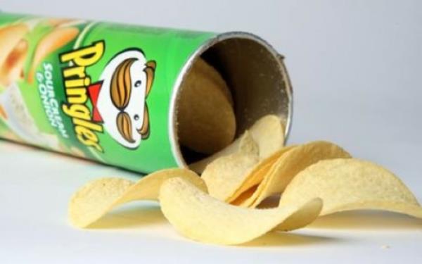 Star gazetesinin ilk ktnda Pringles datmas ve Trk halknn Pringles alabilmesi iin sabahn krnde gazete kuyruuna girmesi