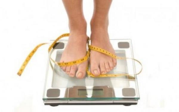 21) Yemekleri ayakta yemek. Ayakta yemek yediinizde hem daha hzl yiyecek hem de sindirim problemleri yaayacaksnz.