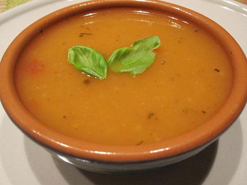 Diyabet, hipertansiyon ve obezitenin tbbi beslenme tedavisinde glisemik indeksinin beyaz ekmekten dk olmas ve doyurucu zelliinin fazla olmas nedeniyle tavsiye edilen bir besindir. 100 gr toz tarhanada 14,1 gr protein, 58,8 gr karbonhidrat ve 3,9 gr ya, 78 mg kalsiyum, 0,5 mg demir bulunur. yi bir protein, kalsiyum, A vitamini, B1 vitamini, B2 vitamini ve likopen kaynadr