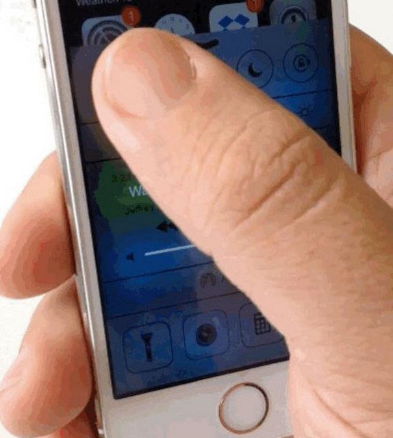 Eer interneti kullanmyorsanz ve ekim kuvvetinin dk olduu bir yerdeyseniz bu durumda kontrol merkezine gelip uak modunu seiniz.