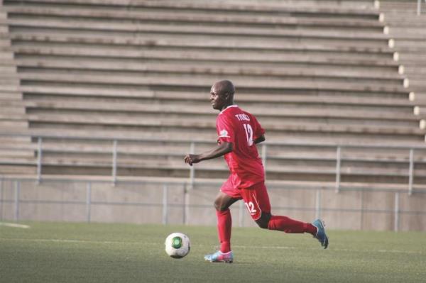 Razundara Tjikuzu-Tigers Windhoek<br>    Eski Kulp: Trabzonspor, stanbul Baakehir, aykur Rizespor, Diyarbakrspor, Kasmpaa