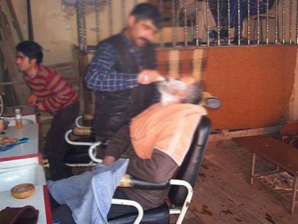 50. Masaj yaparken ldrmek  <br>  Erzurum`da rahatlatr dncesiyle mterisine masaj yapan berber adamn boynunu aniden saa sola evirirken boynunu krar ve adam orackta hayatn kaybeder.