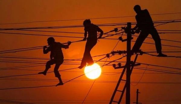 39. ldrmek isterken lmek  <br>  Arjantin Buenos Aires`te gerekleen lm olaynda karsn ldrmeye alan adam karsn, kaldklar otelin 23. katnda aaya atar. Kadn aa derken elektrik tellerine taklr. Karsnn lp lmediinden emin olmak isteyen adam kendisini de aa atar, tellere tutunamamas sonucu yere aklarak hayata veda eder.