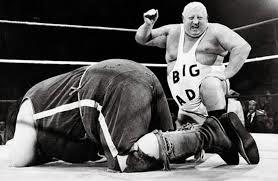 22. Gsteri greisinin lm    <br>ngiliz `king Kong` lakapl grei Kirk 1987 de final manda `Belly-Splash` yaparken yani zplayp rakibinin stne dme hareketini denerken kalp krizi geirdi. Matan nce Kirk arkadana bir gn leceini ve bu lmn ringde olmasn umut ettiini sylemiti.