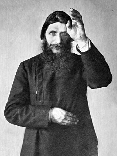 9. lm deil de lmemesi garip  <br>  Rus mistik Grigori Rasputin (1869-1916) da ilk olarak on kii tarafndan zehirlendi, fakat lmedi. Daha sonra tabancayla vuruldu,lmedi arkasndan  defa daha vuruldu gene lmedi, inanlmaz dvld ve boulmak istendi ama hibirisinde lmedi. Rasputin en sonunda bir kasabada huzur iinde yaad ve eceliyle ld.