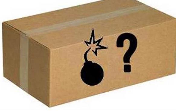 42. Beceriksiz suikasti  <br>  Khay Rahnajet isimli Irakl bir terrist iinde bomba dzenei olan bir paketi posta ile suikast adresine gnderdi. Paketin zerinde yeteri kadar pul olmad iin posta servisi paketi geri postalar. Paketi alan acemi terrist pakete bomba dzenei kurduunu unutarak paketi aar, bombann patlamas sonucu paralanarak lr.