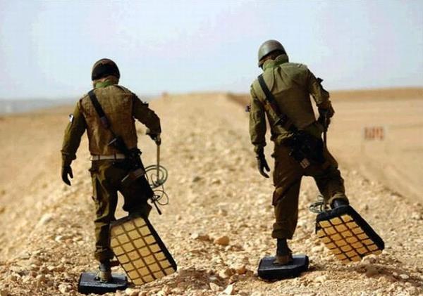 29. Maynla futbolla gelen lm  <br>  Kamboya`da iki asker, patlamam maynla futbol oynamaya kalknca mayn patlad ve yaamlarn kaybettiler. Olay ilgin klan bir baka nokta, paralanarak can veren iki askerin, Kamboya ordusunun en iyi mayn uzmanlar olmalaryd.