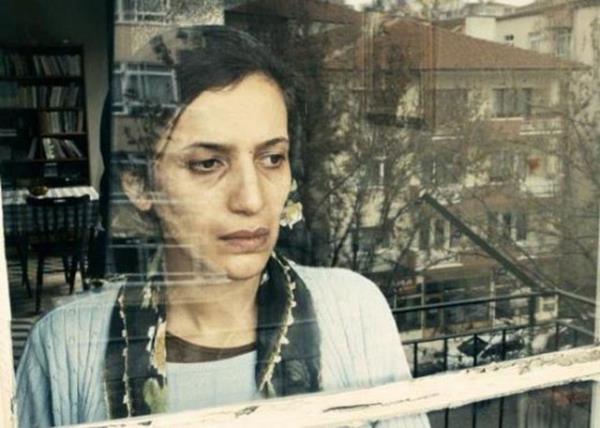 Yaln, Dostoyevski'nin Yeraltndan Notlar adl yaptndan uyarlanan filmde Engin Gnaydn, Serhat Tutumluer, Srr Sreyya nder, Ufuk Bayraktar, Sarp Apak ile rol alyor. Film, Ankara&#8217;da yaayan memur Muharrem&#8217;in i dnyasna odaklanyor.