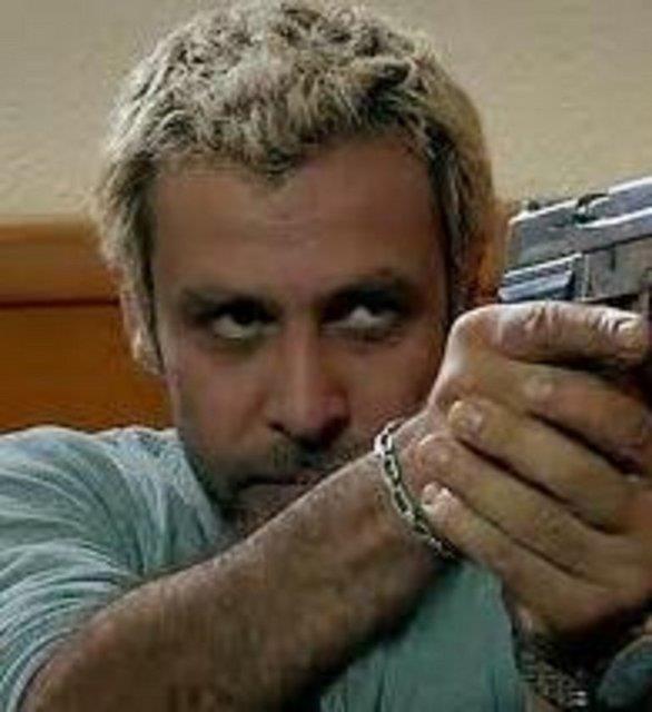 Behzat 'de sar salaryla kamera karsna gemiti.