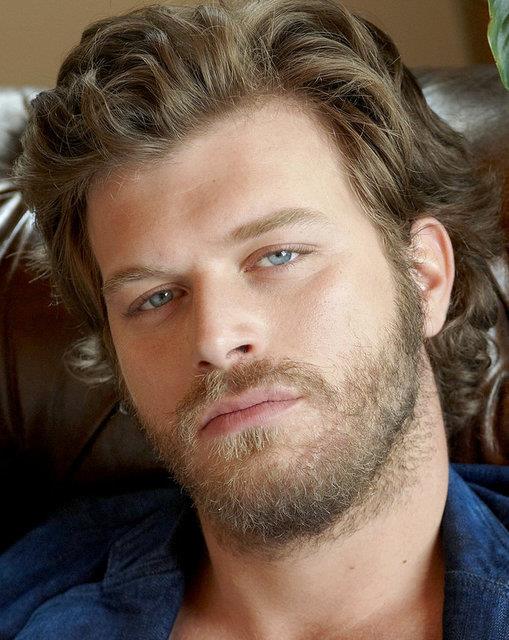 Tatltu, dizideki deiimi vurgulamak iin sa ve sakallarn dnemin milli mcadele hareketine uygun olarak kestirdi.