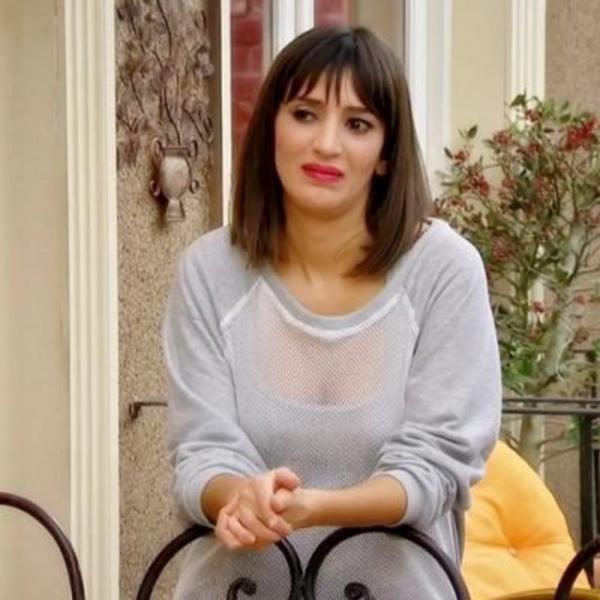 Onun dikkatini ekip filminde rol almak isteyen Alay' canlandryor.