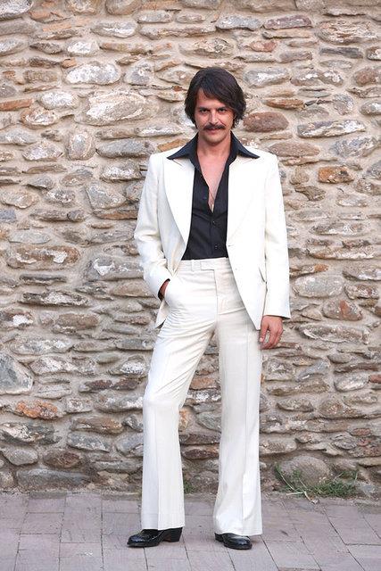 ehzade Mustafa rolyle seyircinin gnlnde yeniden taht kuran Mehmet Gnsur, bu kez bir dnem filmiyle sinemada boy gstermeye hazrlanyor.