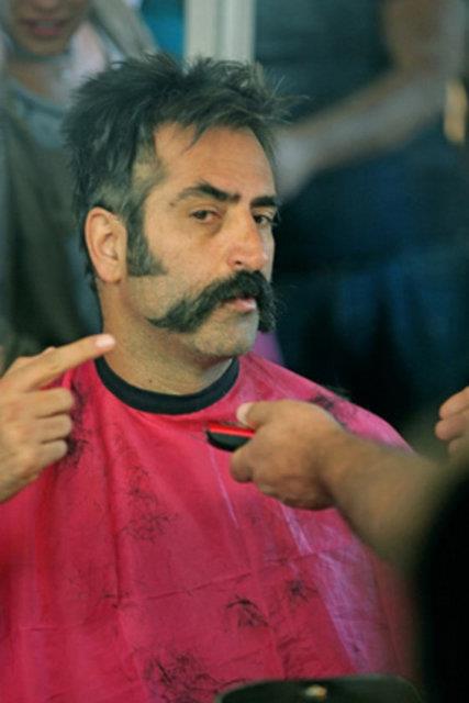 Bugne kadar ektii filmlerde toplumsal olaylar konu alan nl ynetmen, drt yl sonra yeni filmi Mucize ile sinema izleyicisine farkl bir lezzet sunuyor.