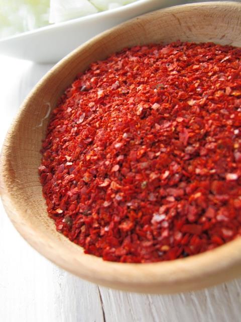 Toz Ac Biber: Yemeklere ac biber eklemeyi seviyorsanz E vitaminini fazlasyla alyor olabilirsiniz. 1 ay ka ac toz biber gnlk E vitamini ihtiyacnn %4&#8217;n karlar.