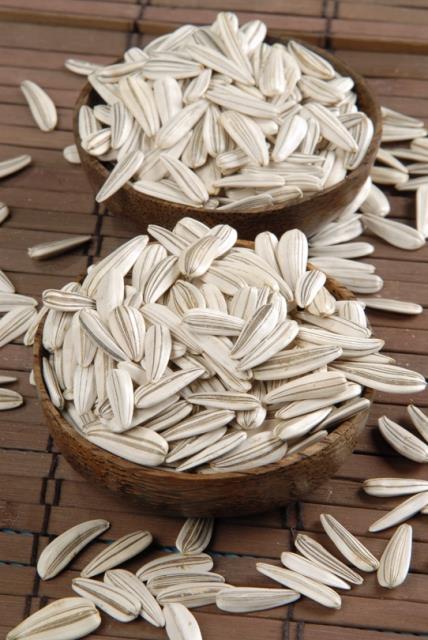 Ayekirdei: Kalorisi yksek olabilir ancak 1 avu (yaklak 28 gram) ayekirdei gnlk E vitamini ihtiyacnn yarsn karlamaya yeter.