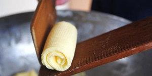 8 Vcut yalanmasn nlemek amacyla geleneksel usul tereya ve esansiyel sv ya tketilmelidir. Doal balk ya, Omega 3 ve kolesterol btn hcre zarlarmzn temel yap maddeleridir.