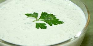 4 Yourt ve salatalara her trl taze maydanoz, taze veya kuru nane, kekik, fesleen vb. otlar eklenebilir