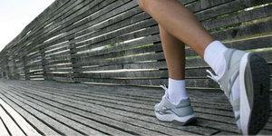 12 Her gn 40-50 dakika sk admlarla yry yaplmal. Evde 10 dakika ip atlanabilir. 30 dakika sevilen bir mzik dinlenebilir. 10-20 dakika dans edilebilir.