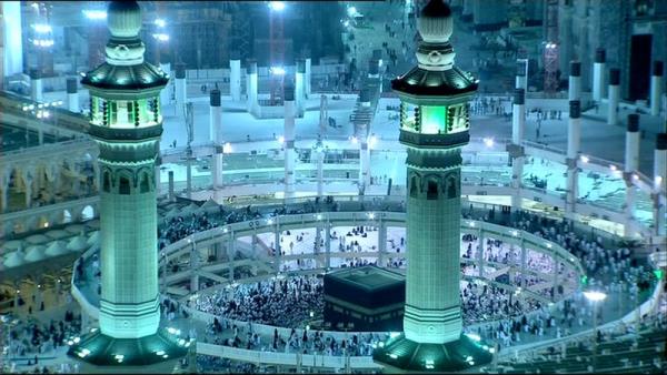 Harem-i erif'in birinci ve ikinci katndan her iki kata giri klarn verildii tavaf alanna sadece engelliler ve yallar girebiliyor.