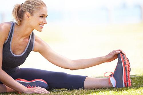 Egzersizin vcuda yararlar saymakla bitmez: En temel olanlar; kalori tketimini artrarak kilo vermeyi salamak, kas gcn artrmak, kan dolamn dzenlemek, kalp ve akcier fonksiyonlarn gelitirmek, stres seviyesini azaltmak, konsantrasyon dzeyini artrmak, depresyon ve kayg olasln azaltmak, uykuyu dzenlemek ve diyabet, yksek tansiyon, kolesterol ve birok kanserden korunmay salamaktr.