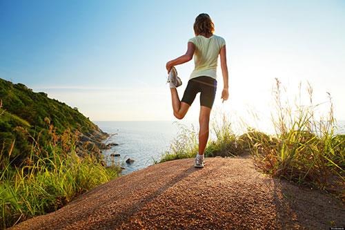 Aerobik egzersizler sre uzadka daha fazla ya yakan egzersizlerdir. Bu nedenle sre, zaman ierisinde artrlarak gnlk egzersizi tek seansta tamamlamak hedeflenir. Ancak eklemlere binen ykn fazla olmamas iin mutlaka ok iyi bir yry ayakkabs ile, dz zeminde ve maksimum 60 dakika olacak ekilde planlanr. Zaman ierisinde kk arlklarla ve ok tekrar olacak ekilde kuvvet almalarna balanabilir. Vcut kas dokusunun artmas, tartdaki kilo kaybn maskeleyebilir ancak kaslarn harcad kalori daha fazla olduundan kilo verme kolaylar.