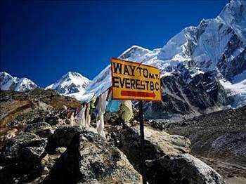 Everest danda 200'n zerinde ceset vardr ve bunlar trmanclar tarafndan yollarn bulmak iin ullanlr