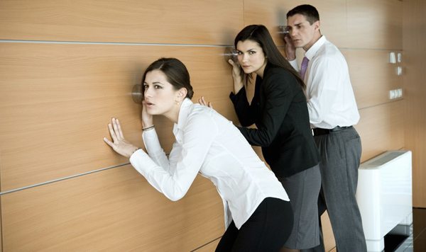 MESLEKTALARINIZLA LGL OLUMSUZ DNCELERNZ  <br>  Eer meslektalarnzn yaam stili, kyafetlerini, ilerini beenmiyorsanz eletirilerinizi kendinize saklayn.