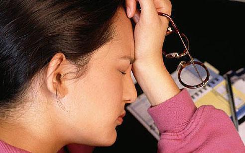 SALIK SORUNLARI  <br>  Salkla ilgili ikayetleriniz, aclarnz, arlarnz kimseyi gerekten ilgilendirmez. En dorusu yaknmak yerine, salk sorunlarnz iin doktora grnmenizdir.  veren salk sorunlarnzla ilgili tedaviyi pahal bulabilir veya yksek riskli alan olarak grebilir.