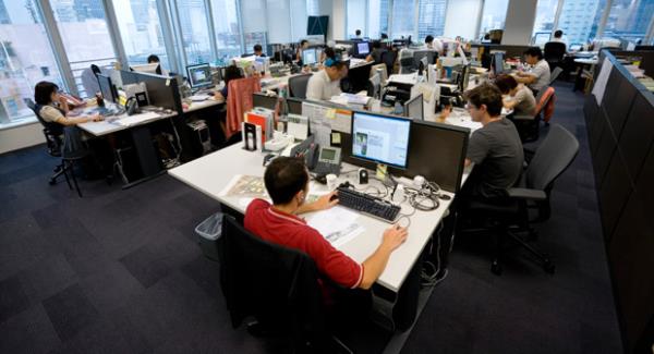  yerinde geirilen uzun saatler srasnda ak hayatndan, mide arlarna kadar her ey gndeme gelebilir. ou alan konutuklarnn ne kadar nemli olduunun farknda bile olmaz. Kendileri ve bakalar hakknda ok konuan insanlar ise gelecekte ban artacak sorunlar yaayabilirler.