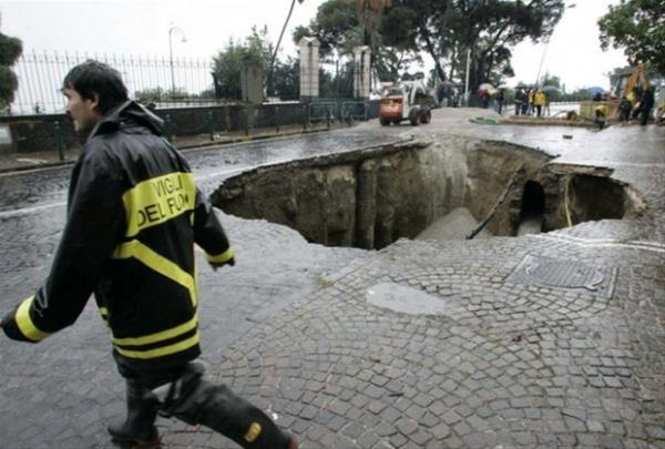 7 Kasm 2004<br>  Napoli, talya